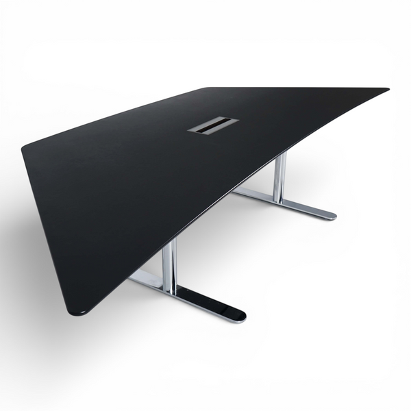 Halvmåneformet møtebord fra Montana