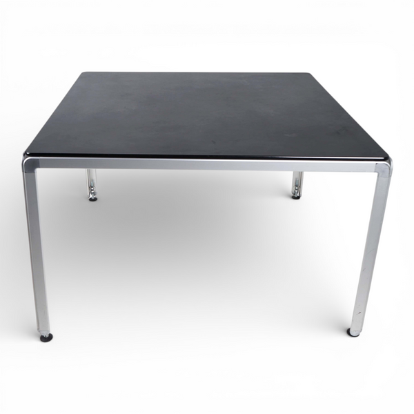 Kvadratisk møtebord