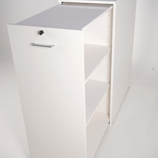 Hvitt tårnskap med venstreåpning