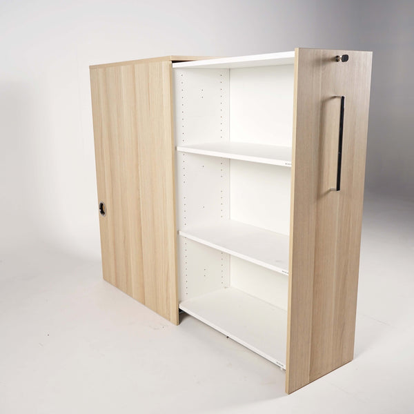 Tårnskap med høyreåpning