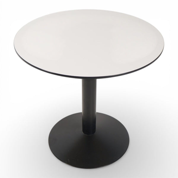 Cafebord, sort understell, hvit plate, Ø80