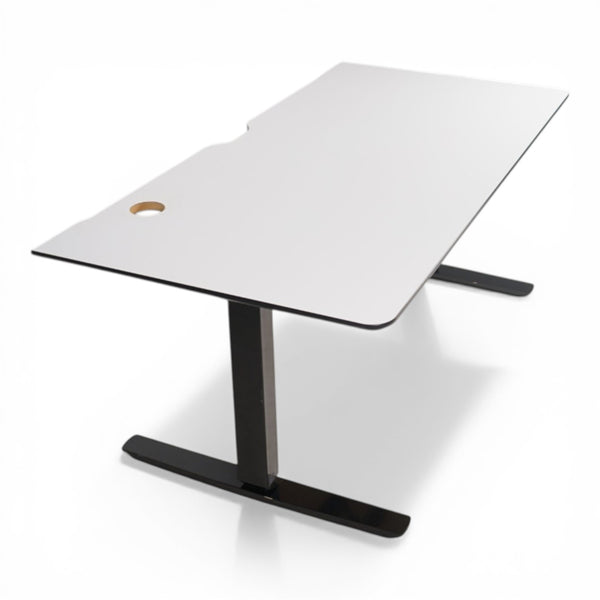 Elektrisk hev/senk skrivebord m/sort understell, hvit bordplate med sort kantlist 160x80