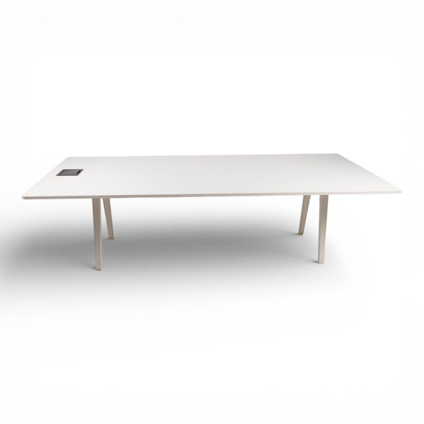 Hvit møtebord med hvit understell, 260x120cm