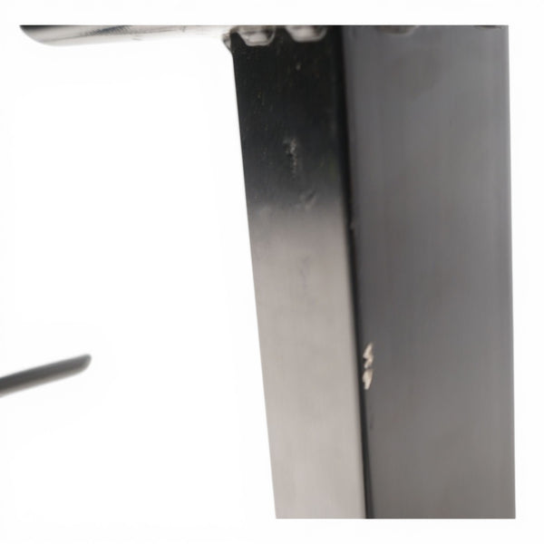 Elektrisk hev/senk skrivebord m/sort understell, hvit bordplate med sort kantlist 160x80