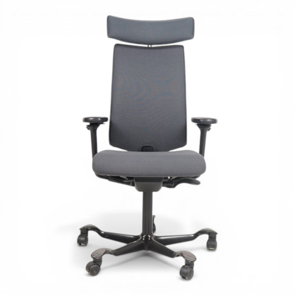 Håg H05 5600, med armlener og nakkestøtte, sort benkryss