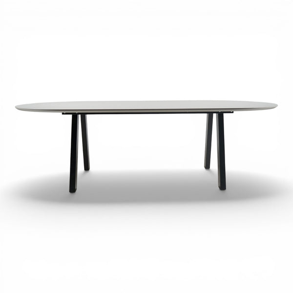 Ovalt Møtebord 240x120, grå bordplate m/sort understell