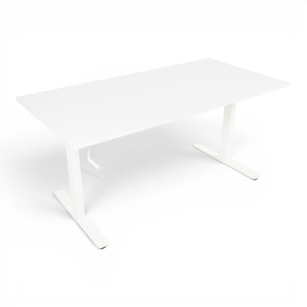 Skrivebord med understell fra IKEA modell Trotten, med ny hvit laminat bordplate