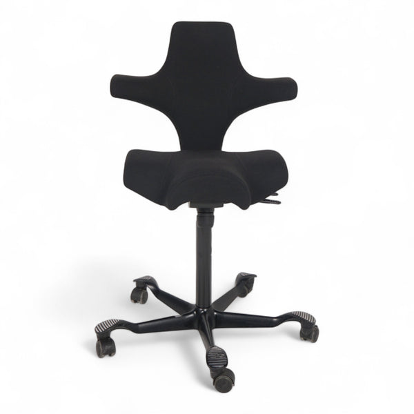 Håg Capisco 8106 m/sort benkryss, nyomtrukket