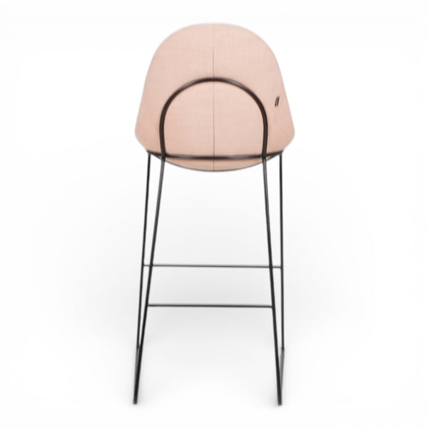 Barstol fra Johanson design i lys rosa stoff