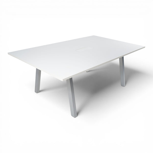 Møtebord 200x120 hvit bordplate, grå ben, m/sentrert kabelluke