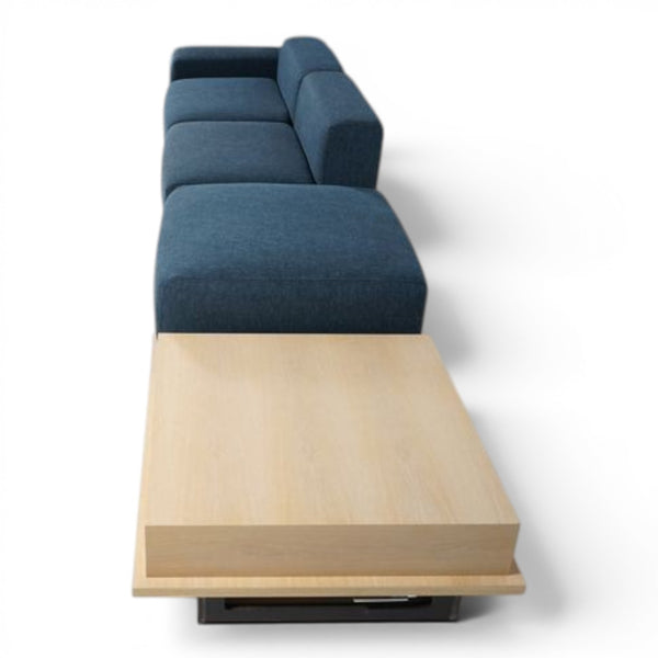 Meet modulsofa fra Offecct, mørkblå med sjeselong