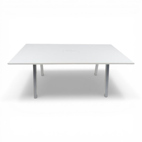 Møtebord 200x120 hvit bordplate, grå ben, m/sentrert kabelluke