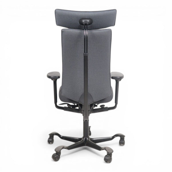 Håg H05 5600, med armlener og nakkestøtte, sort benkryss