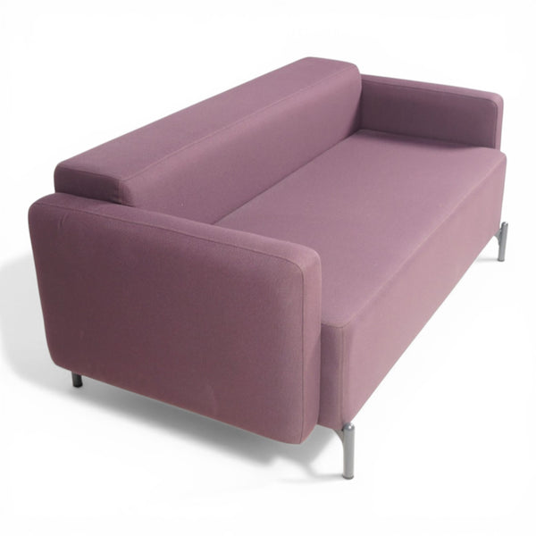 FourPeople 2-seter sofa med armlener i tekstil Gabriel Cura 65137