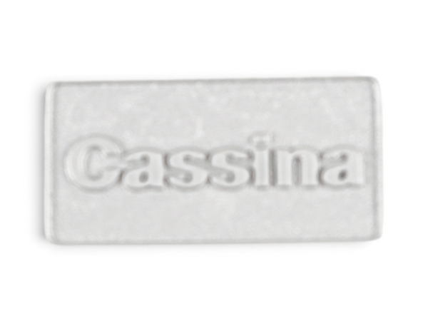 Loopr AS Cassina sidebord i grått metall med inngravert logo på bordplaten