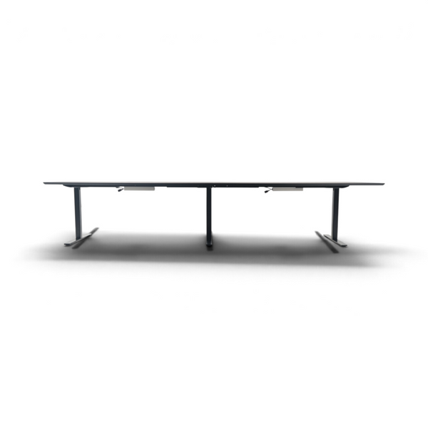 Loopr AS Dencon Delta konferansebord i helsort design med kabelluke, 360x120 cm.