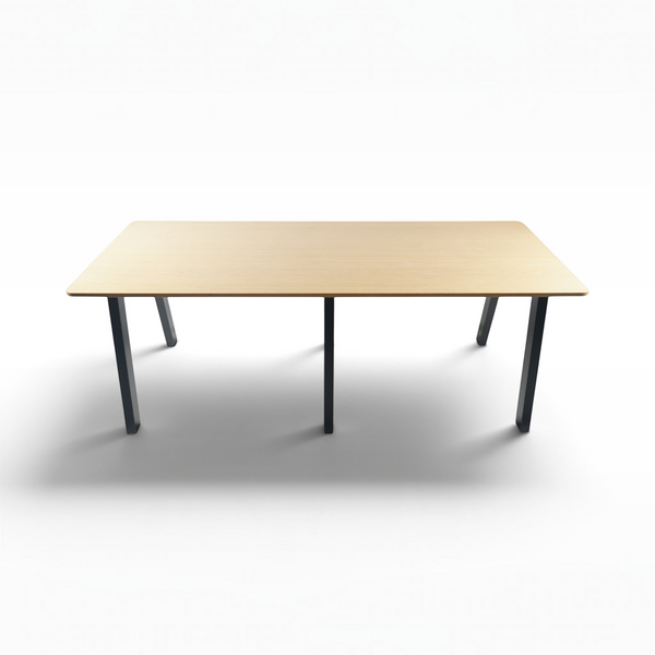 Loopr AS EFG ståbord med rektangulær eikeplate og sort understell, 250x100 cm, høyde 90 cm.