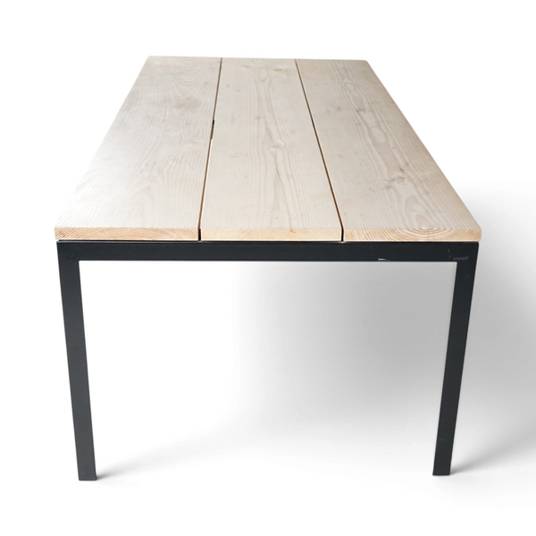 Spisebord med lys heltreplate av tre plater og sort metallunderstell, 200x100 cm