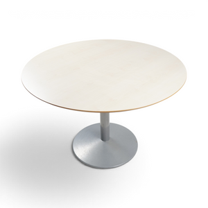 Rundt kafébord med lys treplate og grått pedestalunderstell, 110 cm diameter