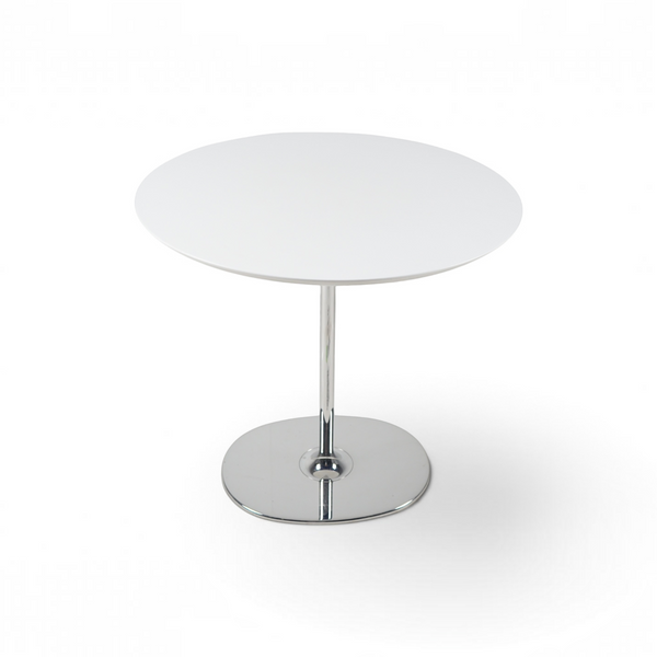 Loopr AS rundt kafébord med hvit bordplate og sølvfarget understell i metall, 80 cm diameter.