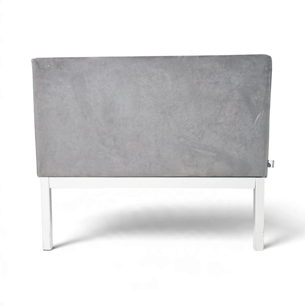 Scan Sørlie 3-seters sofa i grått stoff med metallunderstell, sett bakfra