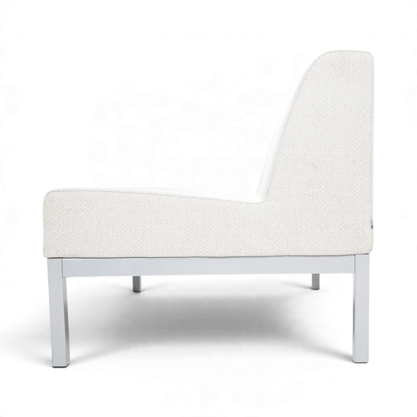 Lysegrå 2-seters sofa, sett bakfra