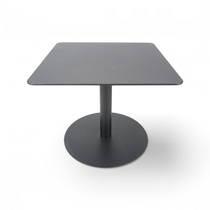 Loopr AS kvadratisk kafébord i sort med rund base, 80x80 cm og 67 cm høyde