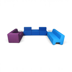Refurnish by Loopr Ahrend sofagruppe i lilla og blå moduler med integrerte små sidebord