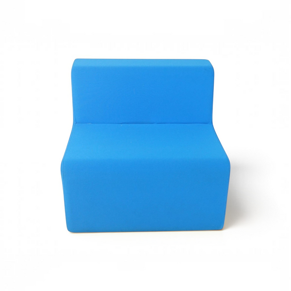 Refurnish by Loopr Ahrend modulær loungestol i mørkeblått tekstil med minimalistisk design og ryggstøtte