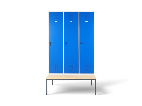 Refurnish by Loopr CLASSIC garderobeskap med tre blå seksjoner og integrert benkestativ i stål og tre.