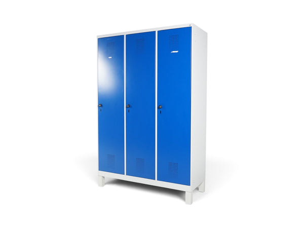 Refurnish by Loopr garderobeskap CLASSIC med tre blå seksjoner, bensokkel og ventilasjonshull i stål
