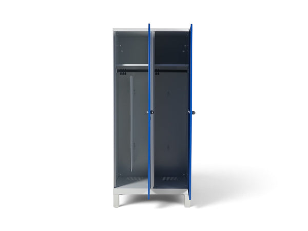 Refurnish by Loopr CLASSIC garderobeskap i stål med to seksjoner, blå dører og grå ramme på bensokkel