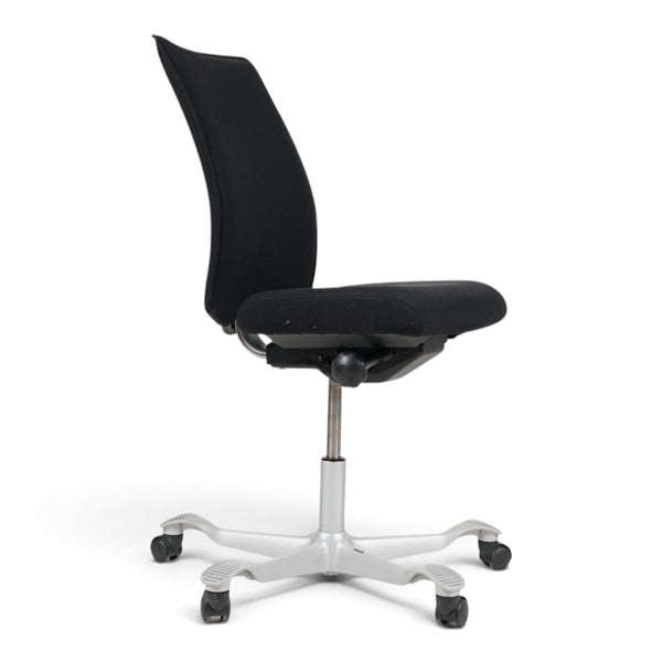 Refurnish by Loopr HÅG H05 5600 ergonomic office chair in black fabric with a grey base and no armrests