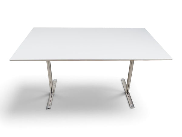 Refurnish by Loopr konferansebord fra Howe med hvit bordplate og sølvfargede metallbein, 140x80 cm.