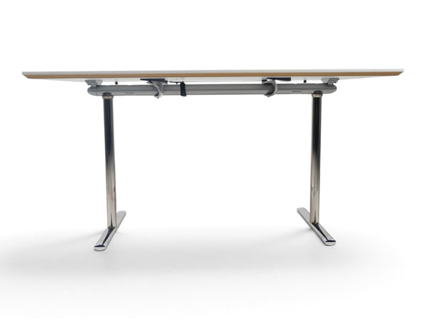 Refurnish by Loopr konferansebord fra Howe med hvit bordplate og sølvfargede metallbein, 140x80 cm.