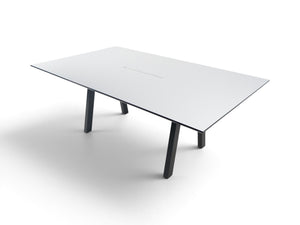 Refurnish by Loopr møtebord med hvit laminert bordplate og sort understell i metall, rektangulær form.