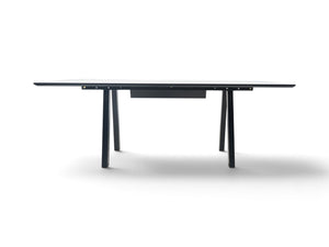 Refurnish by Loopr møtebord med hvit laminert bordplate og stødig sortlakkert metallunderstell i moderne design