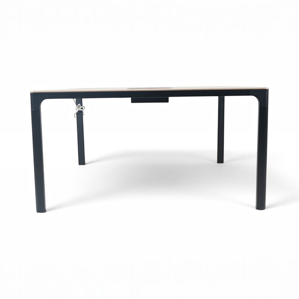 Refurnish by Loopr IKEA BEKANT kvadratisk møtebord med eikefarget bordplate og sort understell i stål