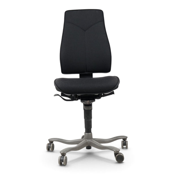 Refurnish by Loopr black Kinnarps ergonomic office chair with adjustable height and no armrests on a wheeled base.