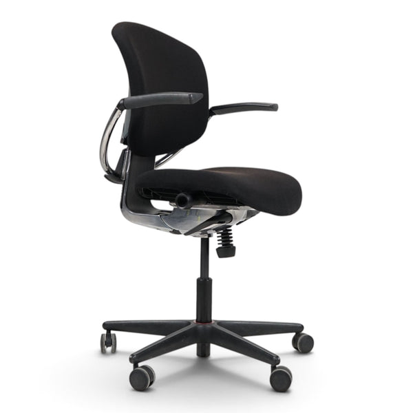 Refurnish by Loopr Savo Ikon ergonomic black office chair with armrests and adjustable aluminium base
