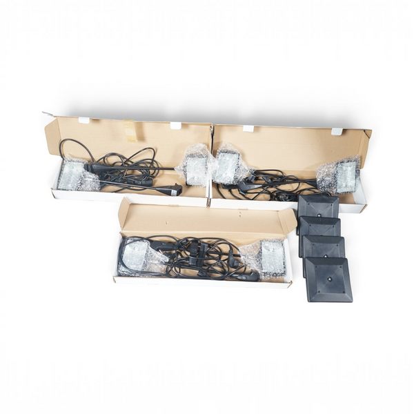 Refurnish by Loopr sceneutstyr med svarte LED-lys og monteringsbraketter i originale pappesker