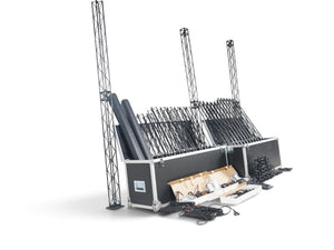 Refurnish by Loopr sceneutstyr med svarte metallstativer, fagverk og kabler i transportkasser