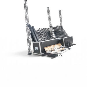 Refurnish by Loopr sceneutstyr med svarte metallstativer, fagverk og kabler i transportkasser