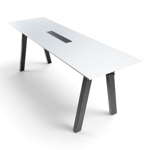 Refurnish by Loopr smalt møtebord fra Svenheim Factor til møterom, lys plate og sort metallunderstell