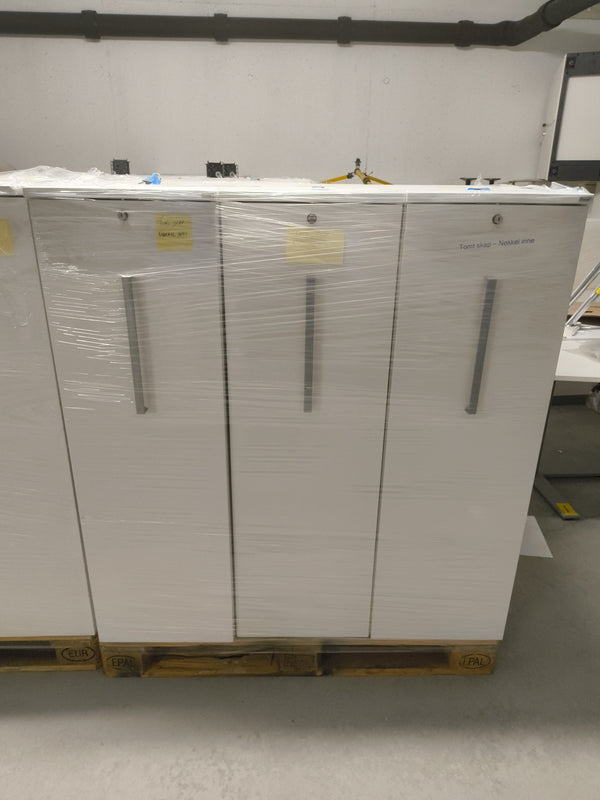 Towerskap fra kinnarps m/høyreåpning